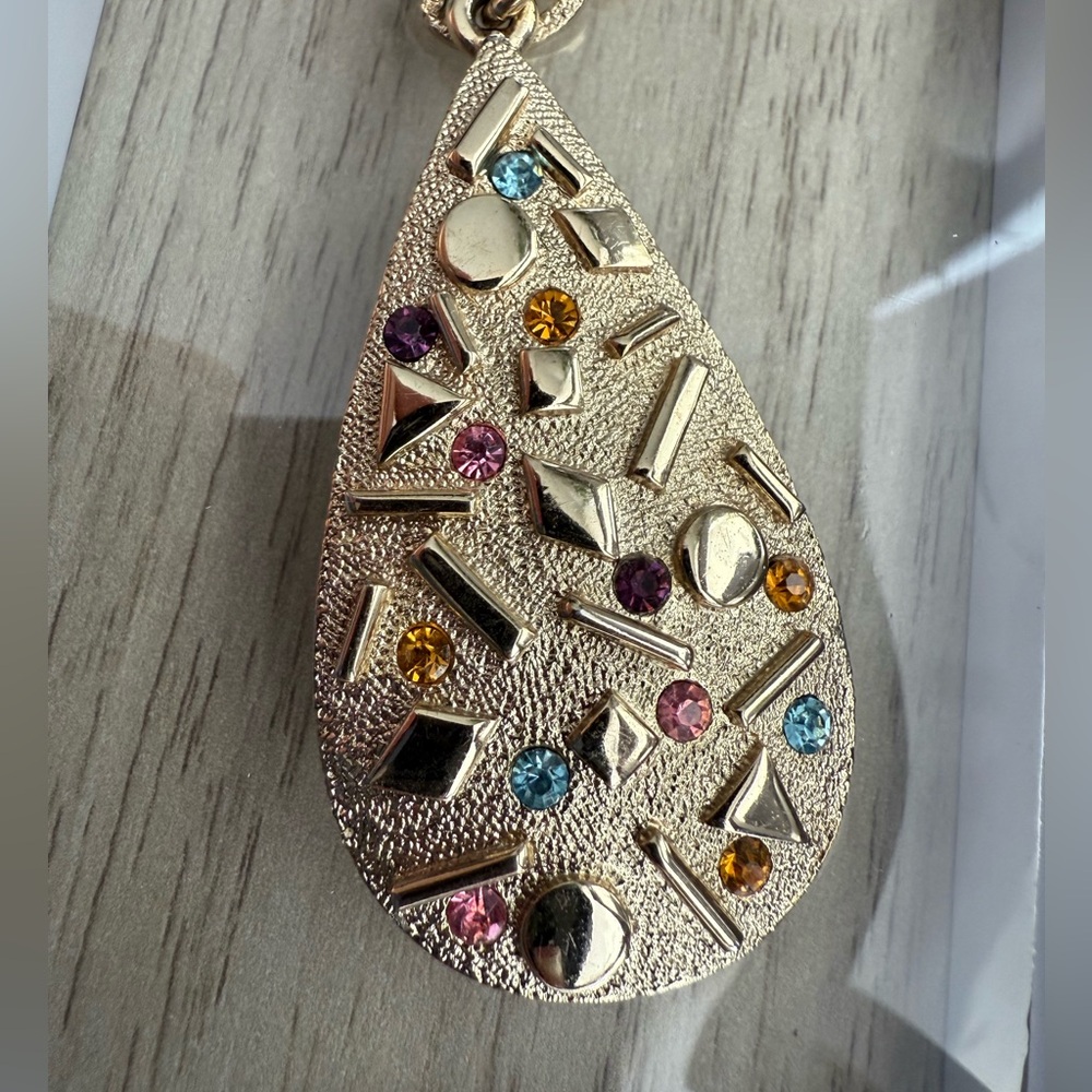Vintage Sarah Coventry Goldtone Teardrop Pendant Necklace with Multicolor Stones - Picture 2 of 6